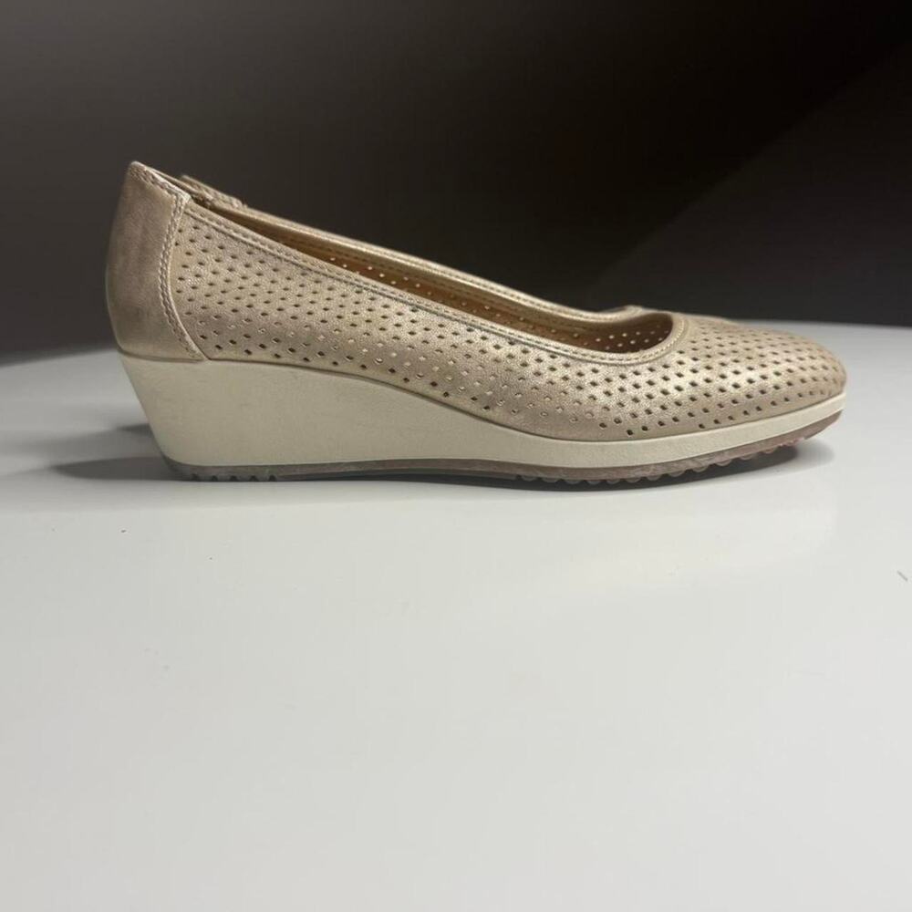 Naturalizer Bettina‎ 2 Wedge Flats Size 7 | Champagne Perforated Comfort Shoes